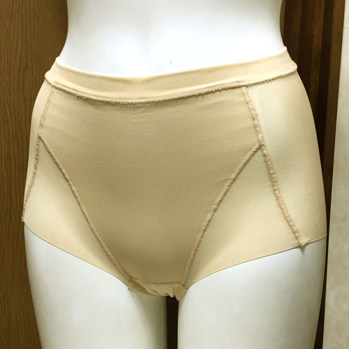 【レディース・補正下着】トリンプ 　通気性良い薄手メッシュネット　涼し気ショートガードル　ベージュ　Lサイズ