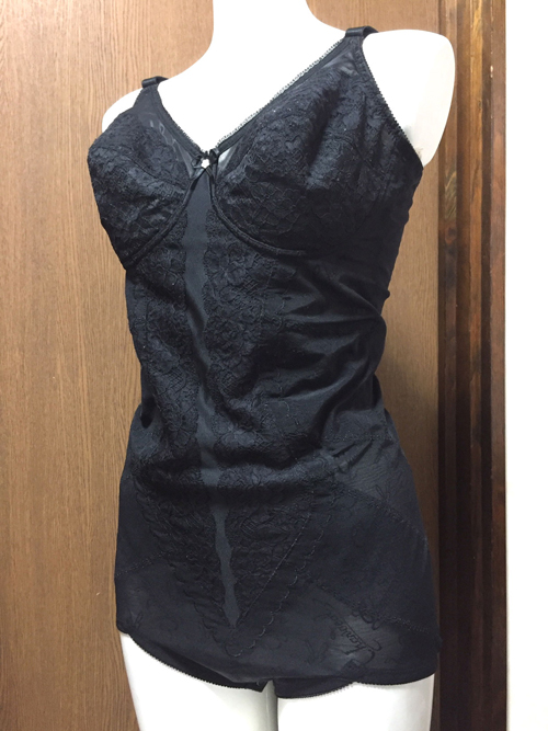 【レディース・補正下着】シャンデール　花柄レースとメッシュパワーネット　ボディースーツ　日本製　黒　D85サイズ